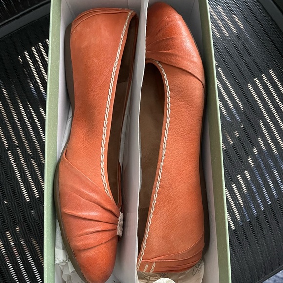 Clarks burn orange flats - Picture 3 of 7